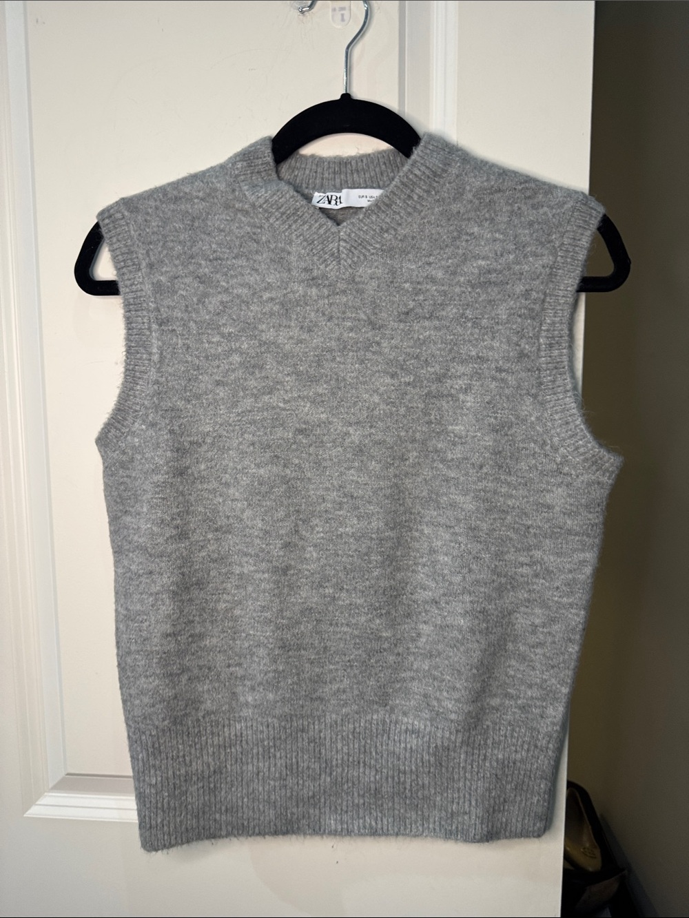 Zara Light Gray V-Neck Knit Sweater Vest